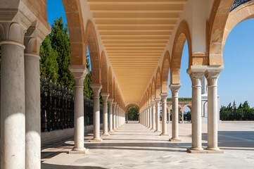 Fototapeta premium Colonnade of the mausoleum of Habib Bourguiba in Monastir.