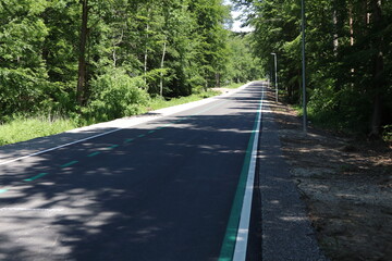 Obraz premium Sindelfingen , Baden-Württemberg/ Germany - June 03 2019: fast track for bicycles - developed in the outskirts of Stuttgart (Radschnellweg Römerstrasse)