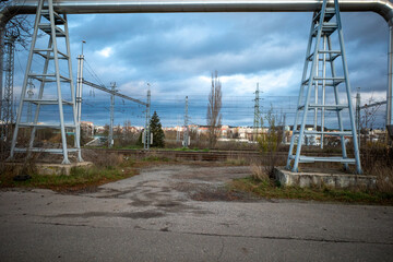Fototapeta premium track columns clouds