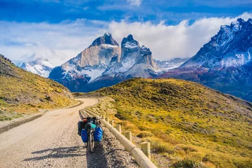 Crédence de cuisine en verre imprimé Cuernos del Paine Torres del Paine National Park / Magallanes y la Antártica Chilena Region / Chile: Bicycle tour going through the park.