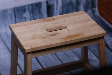 Drewniany stołek 