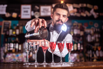 Focused bartending surprises with its skill bar visitors at the night club