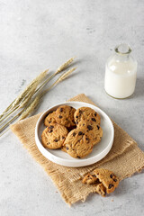 Chocolate chip cookies with milk