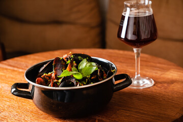 Steamed mussels in white wine sauce