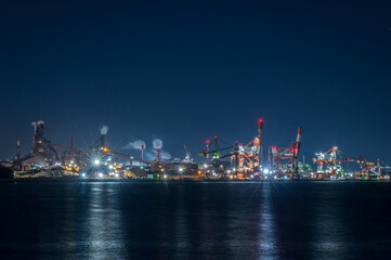 Fototapeta na wymiar 名古屋湾岸の工場夜景 