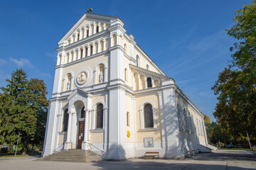 Fototapeta na wymiar VIENNA, AUSTIRA - OCTOBER 22, 2020: The church Pfarrkirche Kaisermühlen from end of 19. cent..