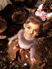Petite fille dans les bois