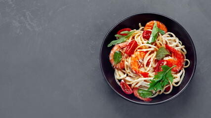 Pasta with shrimps in white sauce