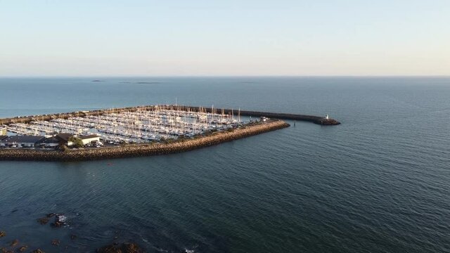 Plage de la Baule, port de plaisance et bord de mer (France)