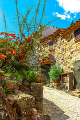 Petite ruelle dans un petit village de provence sur la côte d'azur.