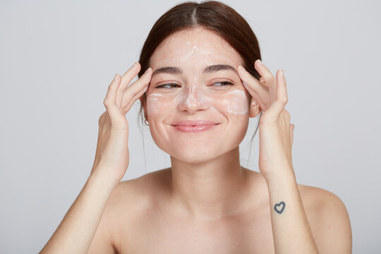 Cute Face Cleaning Beauty Portrait