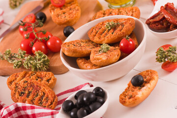 Toasted bread with tomato and oregano.