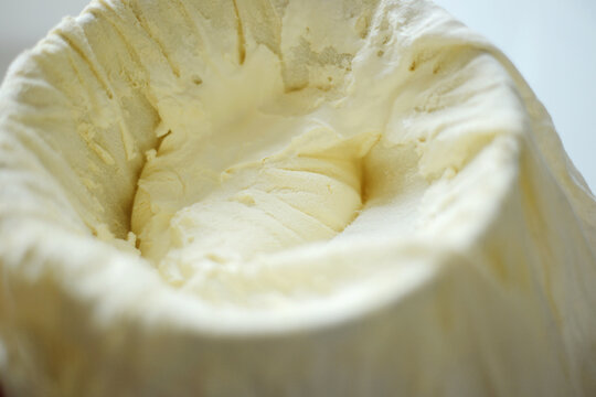 The process of home-made dessert cake