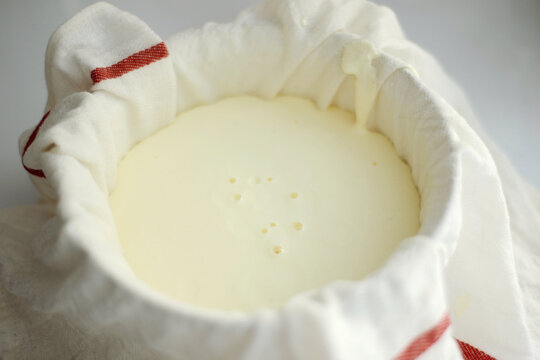 The process of home-made dessert cake