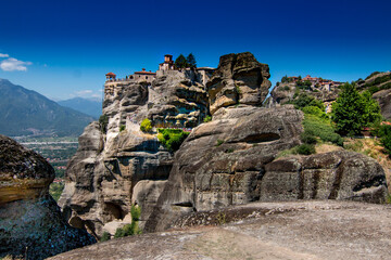 Fototapeta na wymiar Monasteries on the mountain peaks in Meteora, Greece