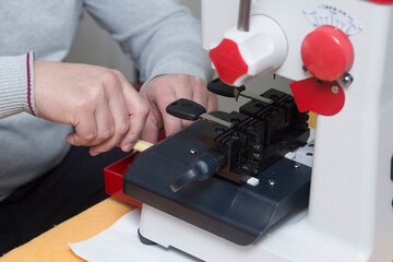 Production of car keys on a specialized key machine.