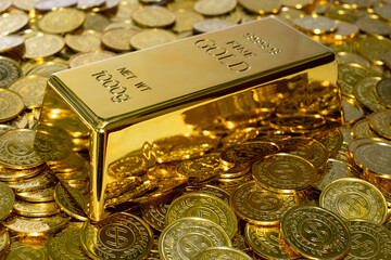 Gold bar 1 kg on the stack gold coin a lot of