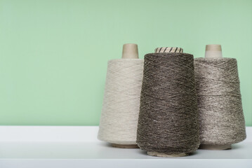 Set of colored yarn for knitting on cone