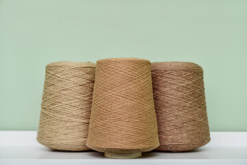 Set of colored yarn for knitting on cone