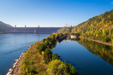 Fototapeta na wymiar View of the hydroelectric dam on the Yenisei River