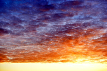 Fototapeta premium Red and blue sunset sky with occasional clouds