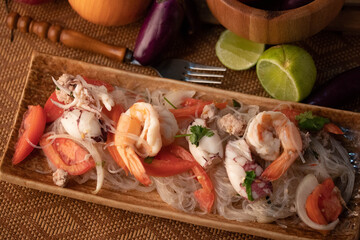 Spicy vermicelli salad with seafood