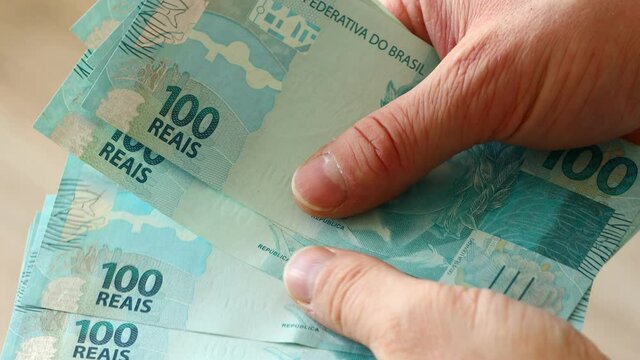 Brazilian money, called Reais, Counting and shifting banknotes high value banknotes