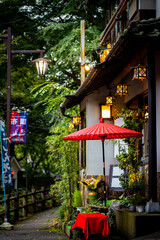 赤い和傘のあるお店