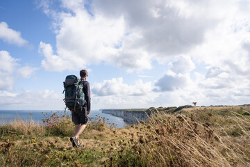 Randonneur sur le GR21, Côte d'Albâtre, Haute-Normandie