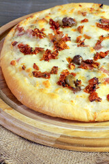 pizza au bacon et tomate séchée