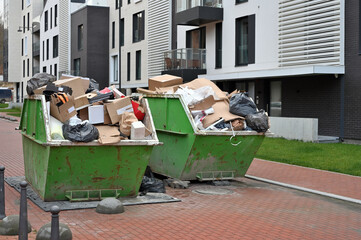 Green skips (dumpsters) for municipal waste - 394199009