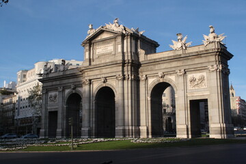 Fototapeta na wymiar arco de triunfo en Madrid