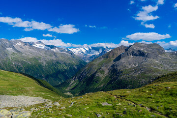 Fototapeta na wymiar Gorgeous nature of the rainbach Valley in summer. It is a valley of the austrian Alps, of richterspitze and reichenspitze and zillerspitze on glacier rainbachkees, Hohe Tauern Austrian Alps, Europe