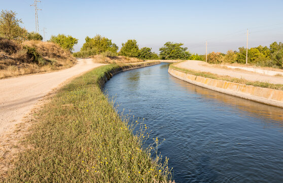 Canal d'Urgell next to Anglesola, Province of Lleida, Catalonia, Spain