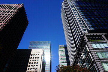 東京丸の内の高層ビル群