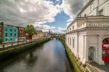 Obraz premium Saint Fin Barre's Cathedral and South Gate Bridge on river Lee, Cork, Ireland.