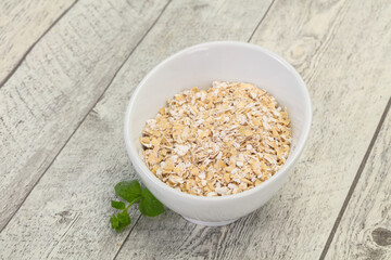 Raw oats in the bowl