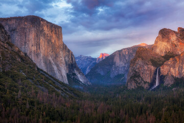 Yosemite Tunnel View at sunset
