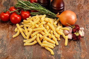 Raw Italian wheat pasta - Fusilli