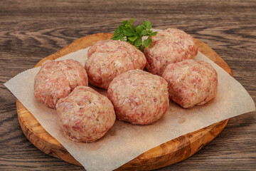 Raw turkey meatball for cooking