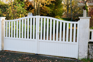 portal white metal aluminum house gate and slats