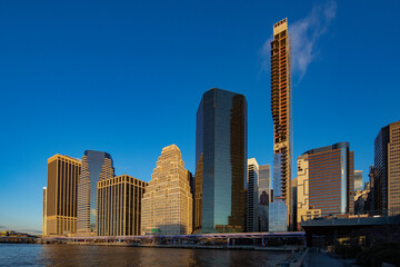 Fototapeta na wymiar Downtown Manhattan skyline over East River in New York City