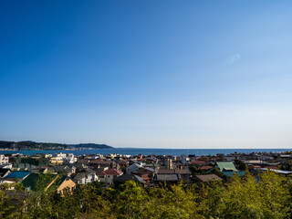 旧鎌倉の市街地と由比ヶ浜