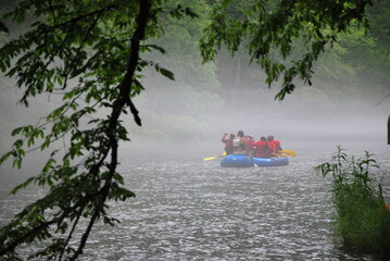 Rafting auf dem Oconaluftee River in den Great Smoky Mountains, North Carolina
