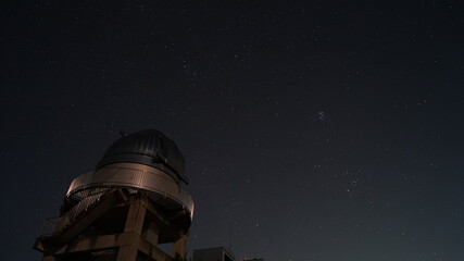 天文台と星空
