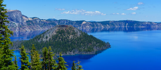 Crater lake wizard island © Jayce