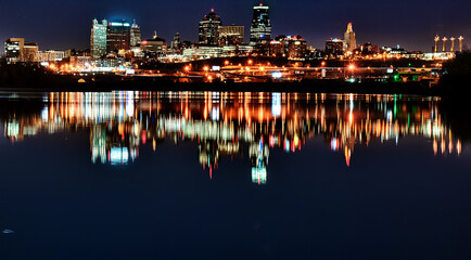Fototapeta premium A skyline view of Kansas City over the Missouri River with reflections on the water.