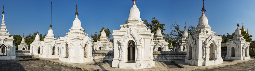 Fototapeta na wymiar White Kuthodaw Pagoda in Myanmar