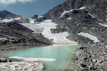 Randonnée jusqu'au refuge de Langfluh en été