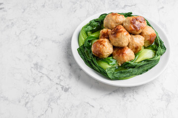 鶏団子とチンゲン菜の餡かけ